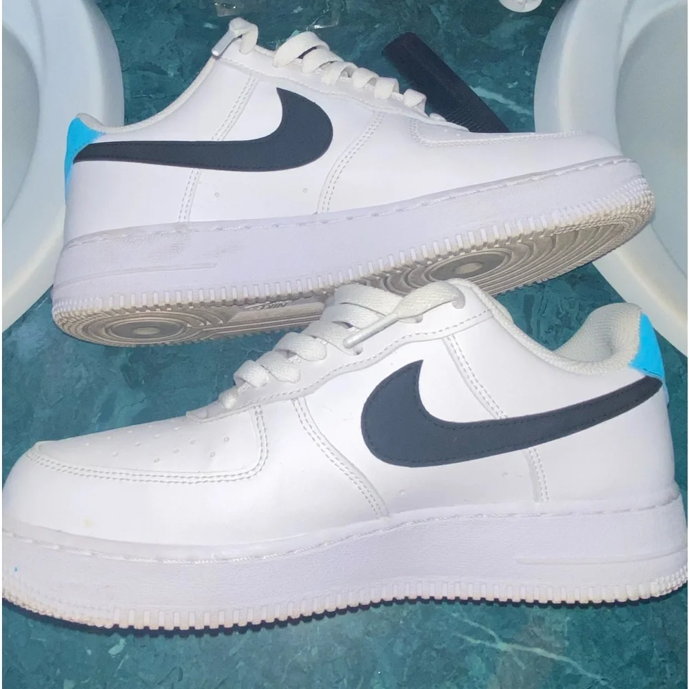 Nike AirForce1s worldwide size 8.5 - Picture 1 of 4